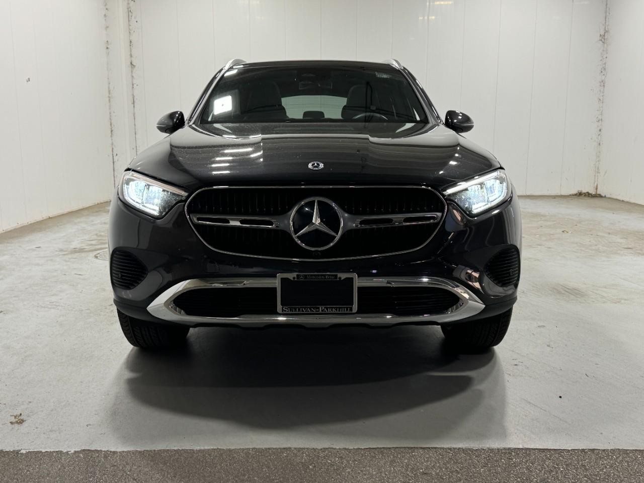 Mercedes-Benz GLC Vehicle Full-screen Gallery Image 7