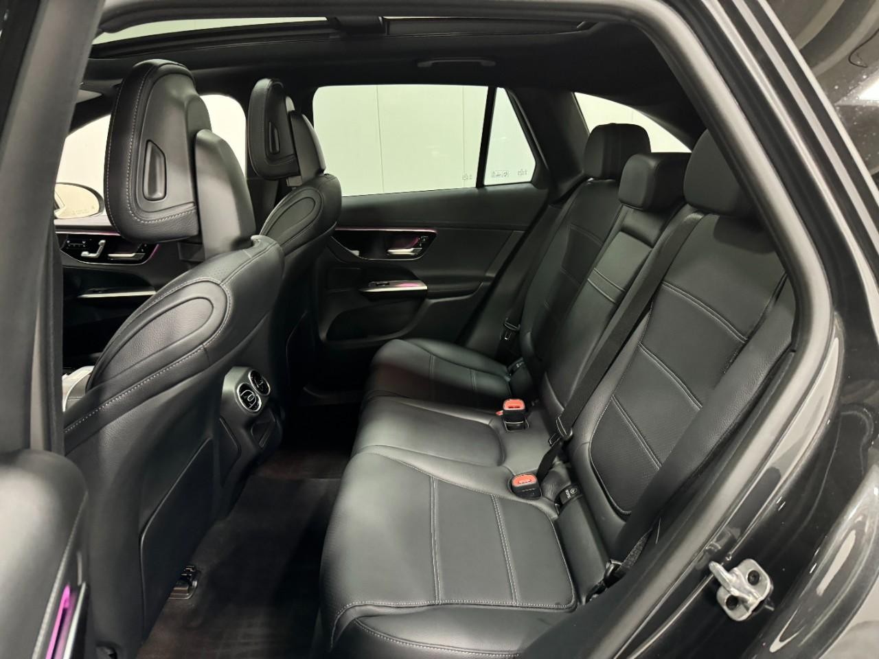 Mercedes-Benz GLC Vehicle Full-screen Gallery Image 8