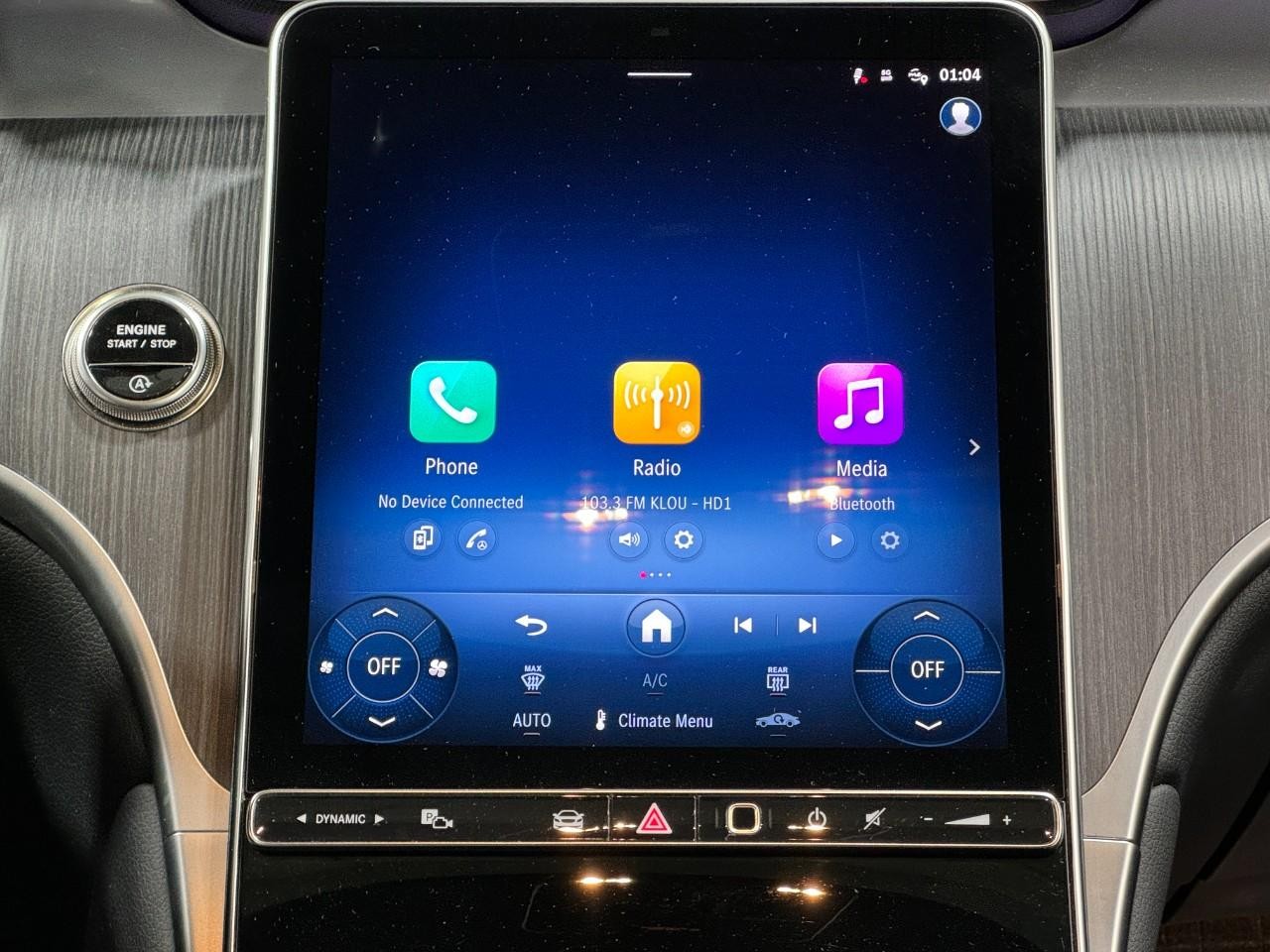 Mercedes-Benz GLC Vehicle Full-screen Gallery Image 14