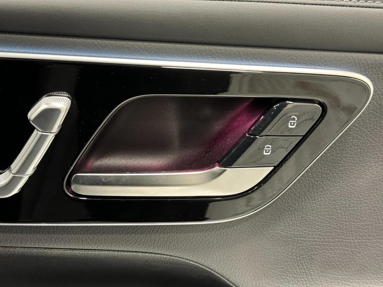 Mercedes-Benz GLC Vehicle Full-screen Gallery Image 21