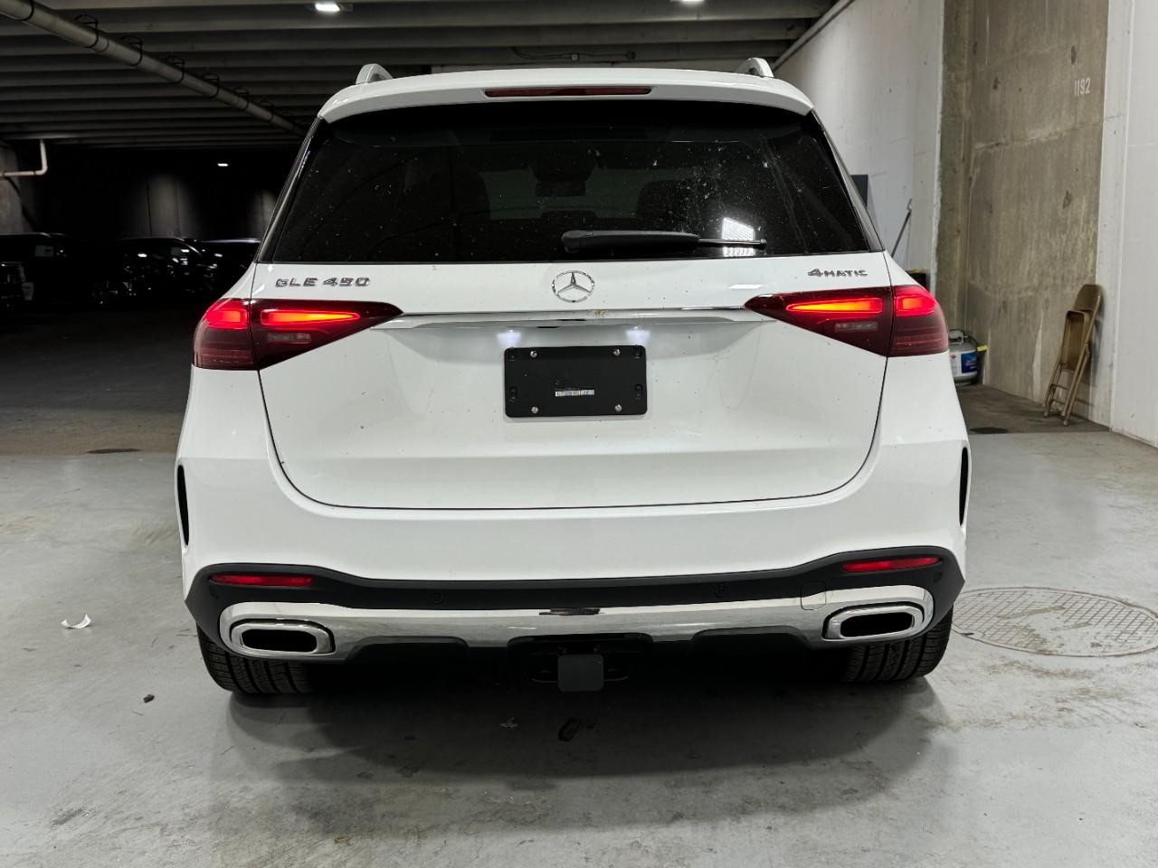 Mercedes-Benz GLE Vehicle Full-screen Gallery Image 9