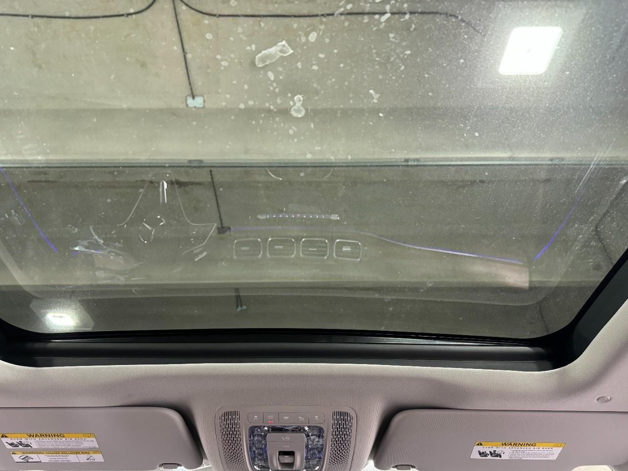 Mercedes-Benz GLE Vehicle Full-screen Gallery Image 11