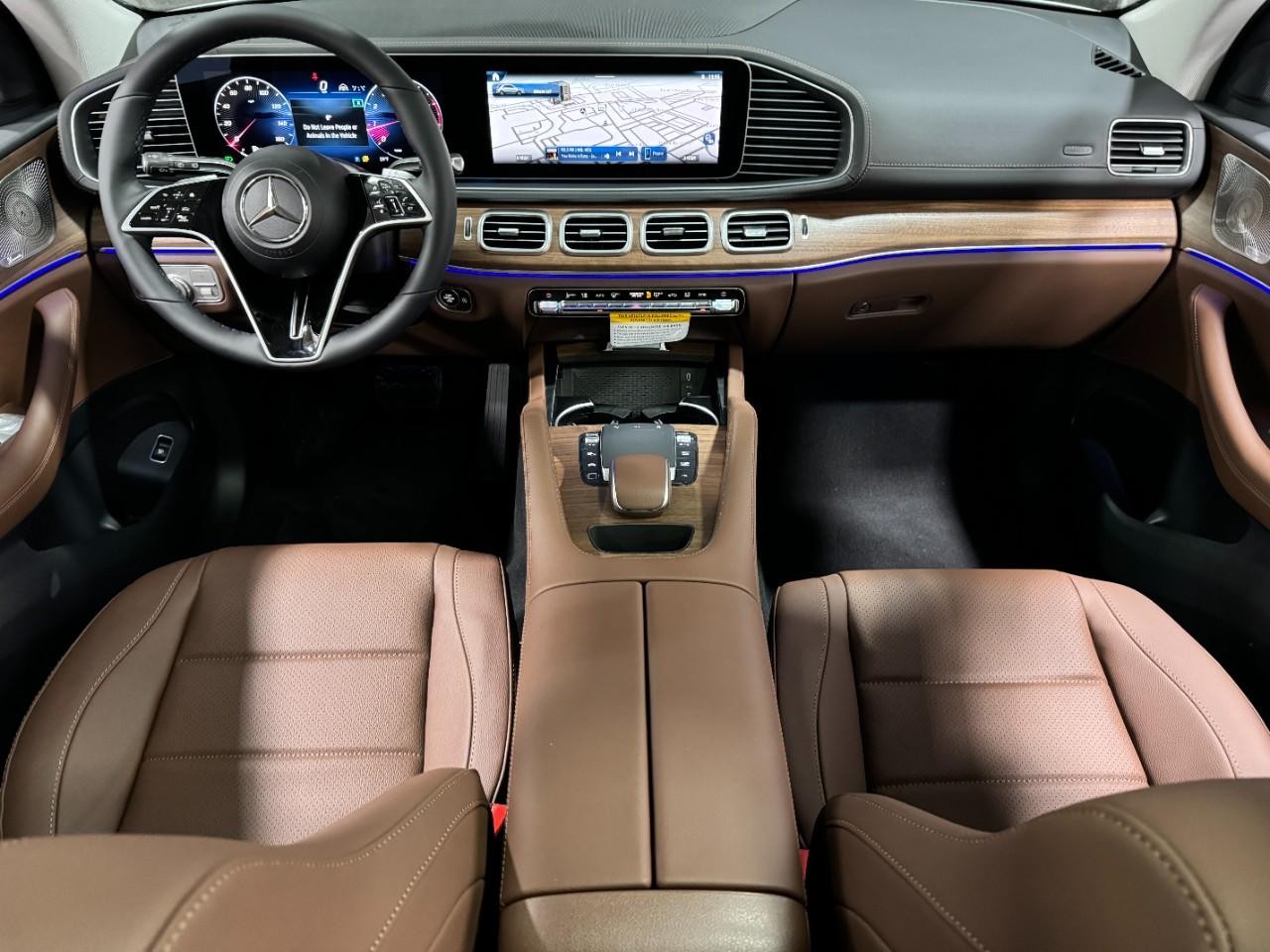 Mercedes-Benz GLE Vehicle Full-screen Gallery Image 12