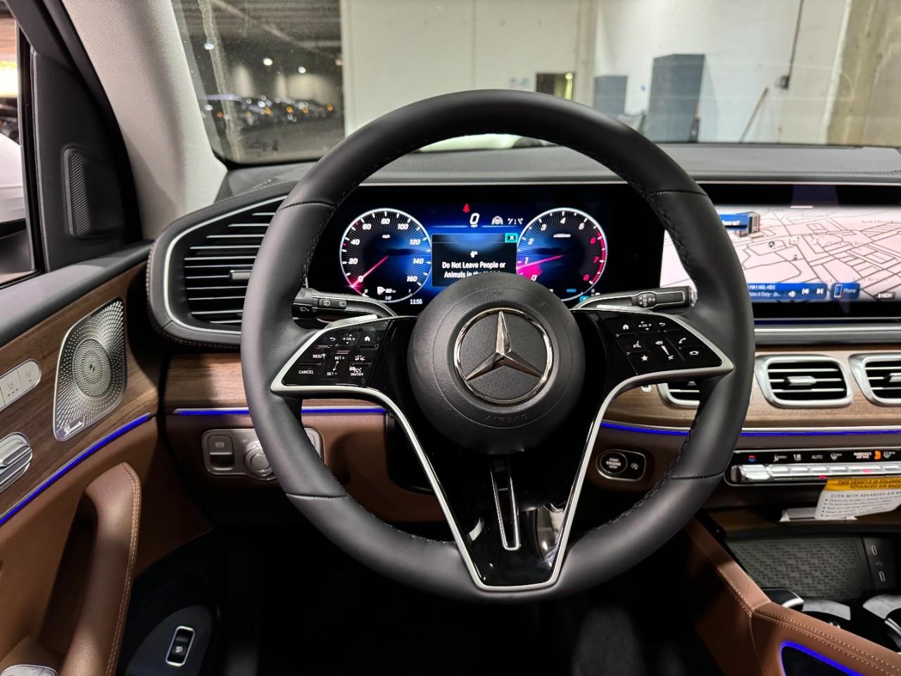 Mercedes-Benz GLE Vehicle Full-screen Gallery Image 13