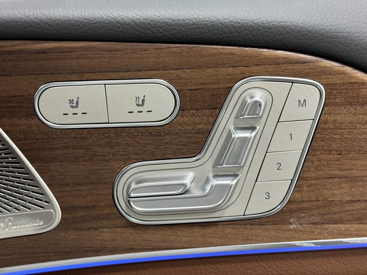 Mercedes-Benz GLE Vehicle Full-screen Gallery Image 21