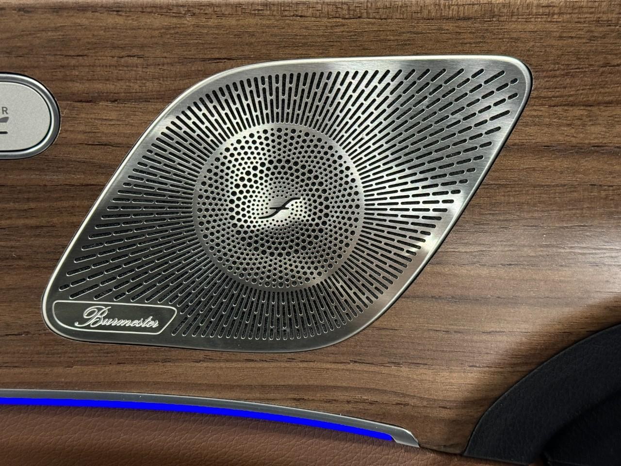 Mercedes-Benz GLE Vehicle Full-screen Gallery Image 24