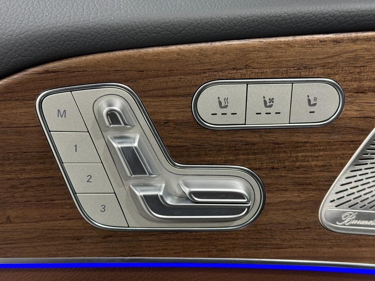 Mercedes-Benz GLE Vehicle Full-screen Gallery Image 25