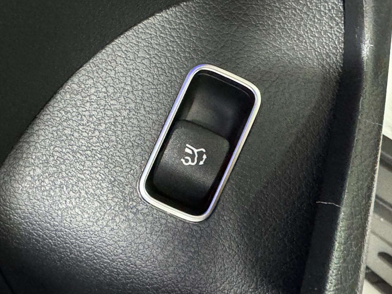 Mercedes-Benz GLE Vehicle Full-screen Gallery Image 28