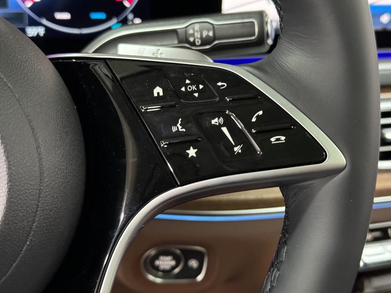 Mercedes-Benz GLE Vehicle Full-screen Gallery Image 34