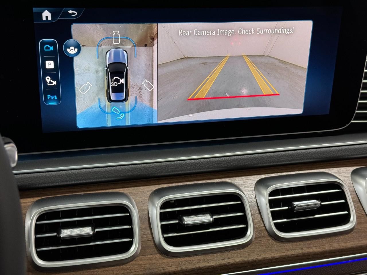 Mercedes-Benz GLE Vehicle Full-screen Gallery Image 37