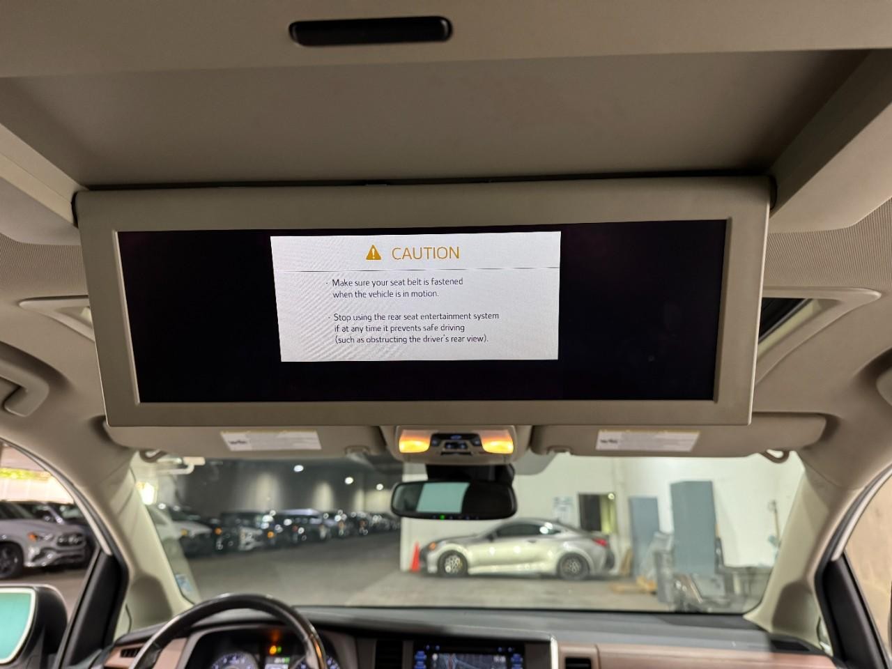 Toyota Sienna Vehicle Full-screen Gallery Image 13