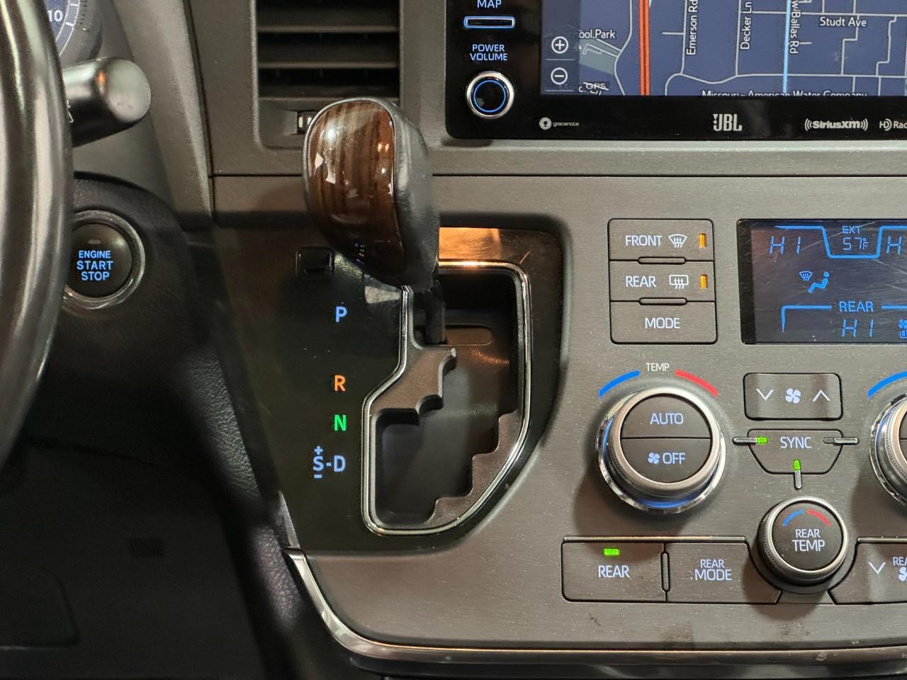 Toyota Sienna Vehicle Full-screen Gallery Image 20