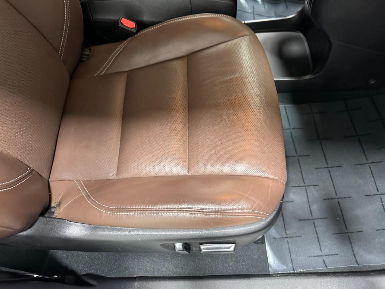 Toyota Sienna Vehicle Full-screen Gallery Image 23