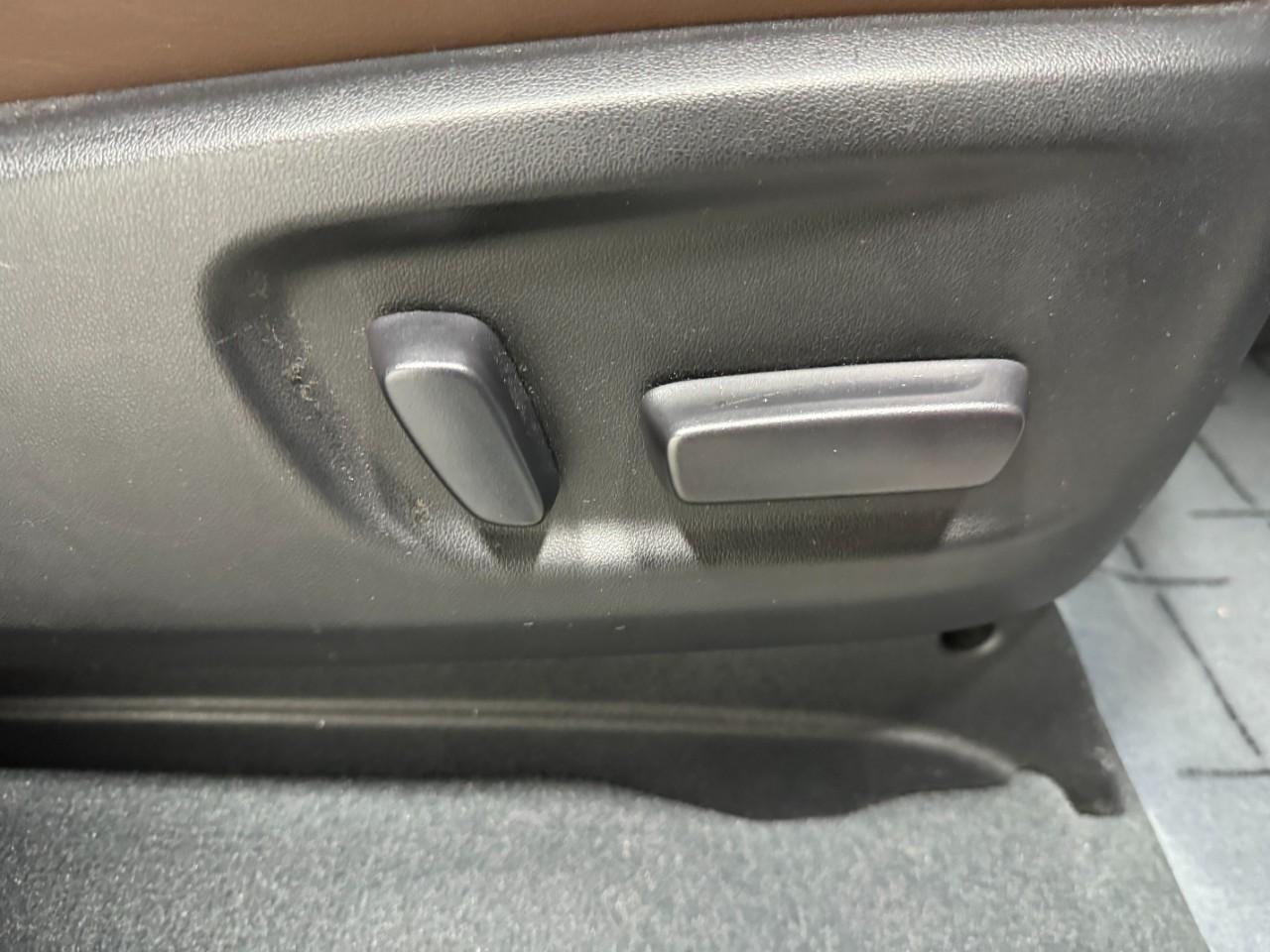 Toyota Sienna Vehicle Full-screen Gallery Image 24