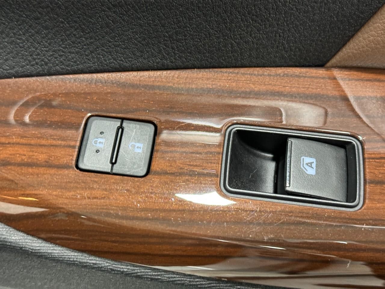 Toyota Sienna Vehicle Full-screen Gallery Image 25