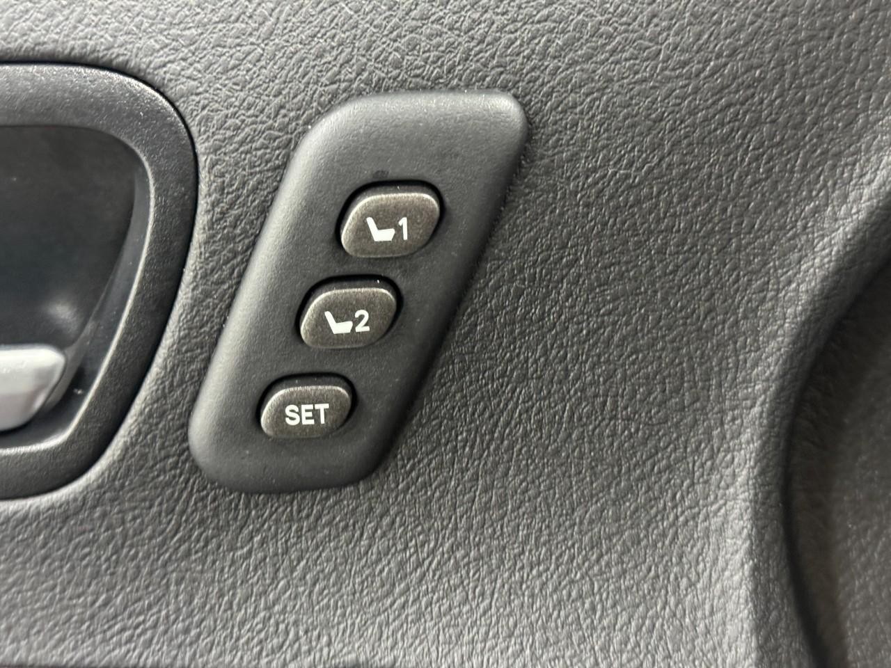 Toyota Sienna Vehicle Full-screen Gallery Image 27