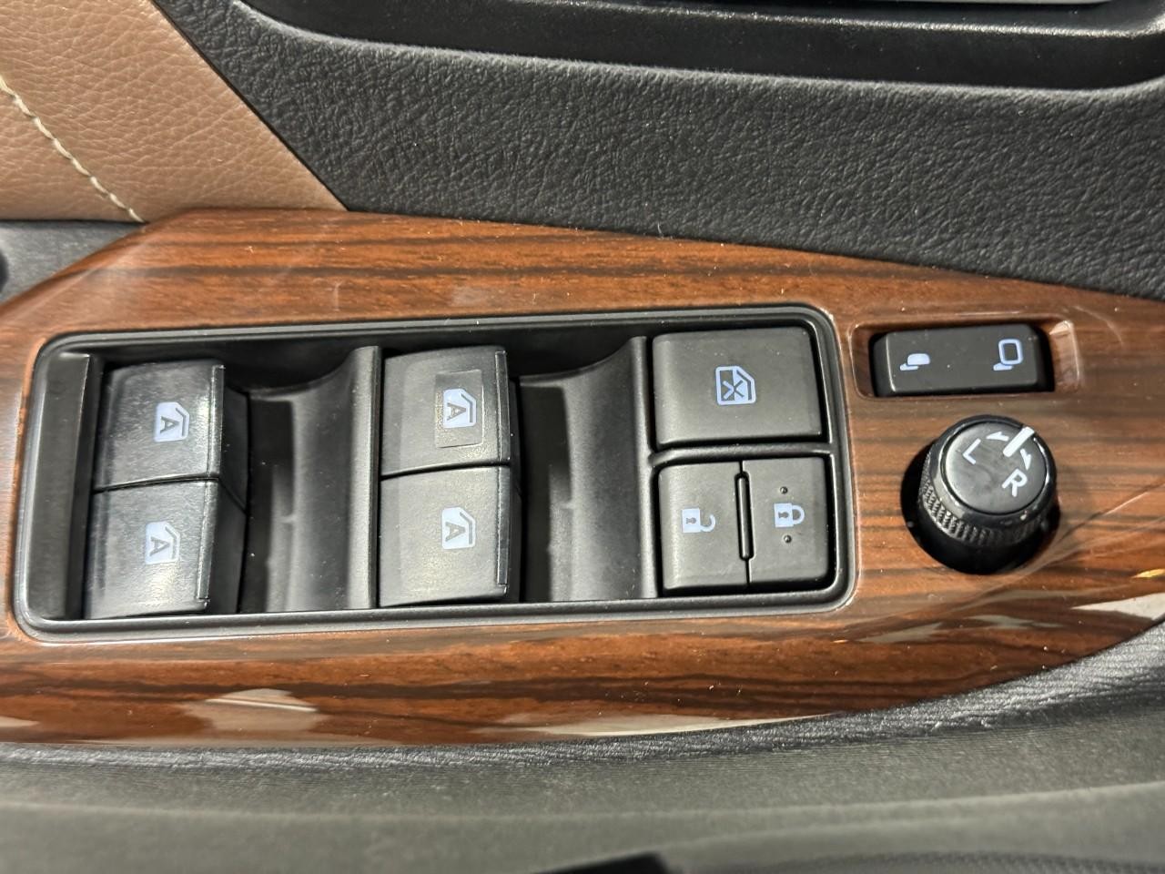 Toyota Sienna Vehicle Full-screen Gallery Image 28