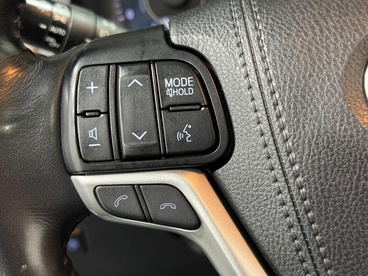 Toyota Sienna Vehicle Full-screen Gallery Image 33