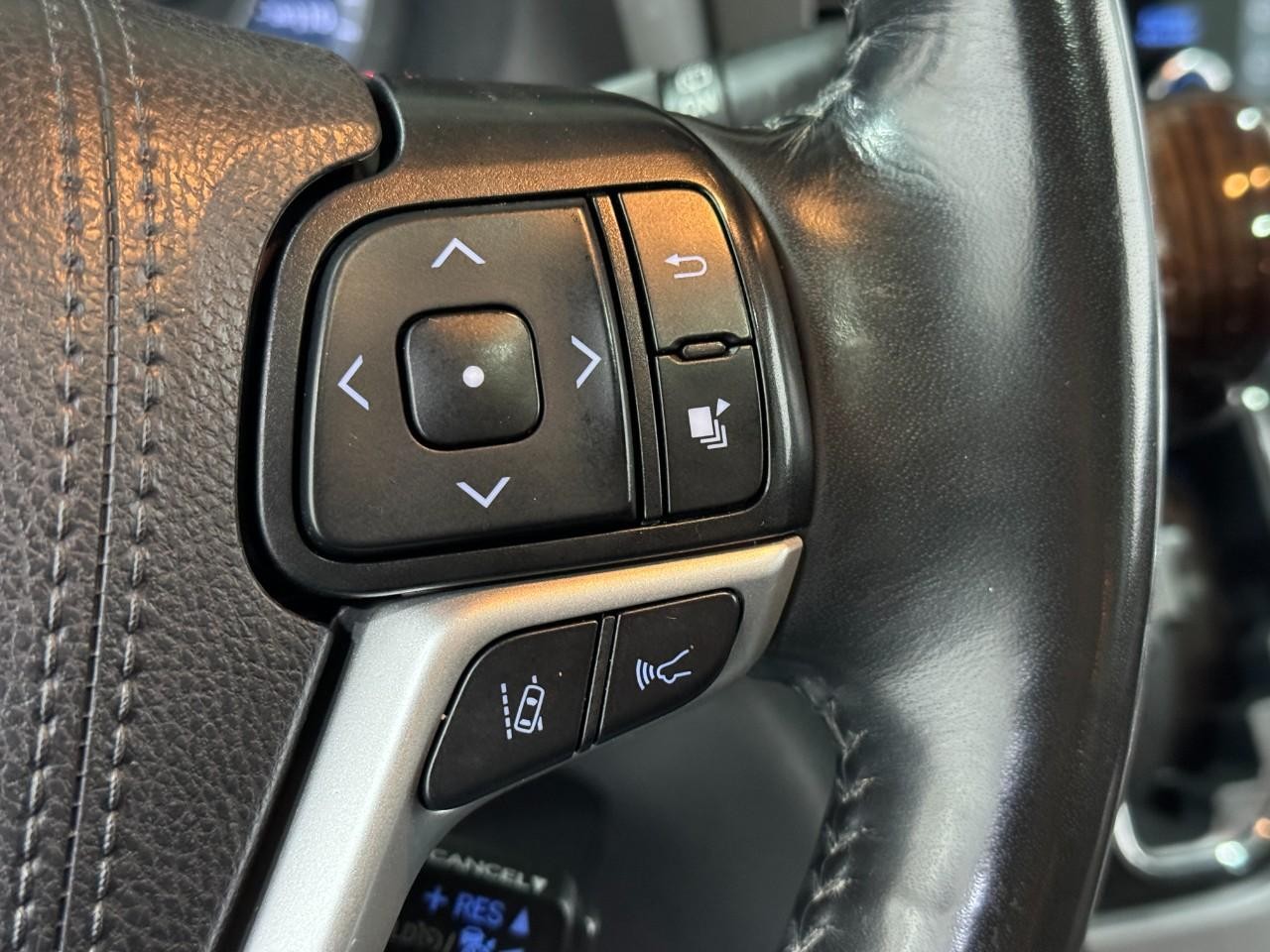 Toyota Sienna Vehicle Full-screen Gallery Image 34