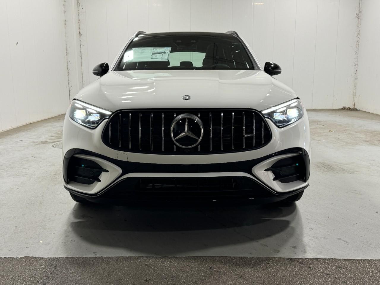 Mercedes-Benz GLC Vehicle Full-screen Gallery Image 7