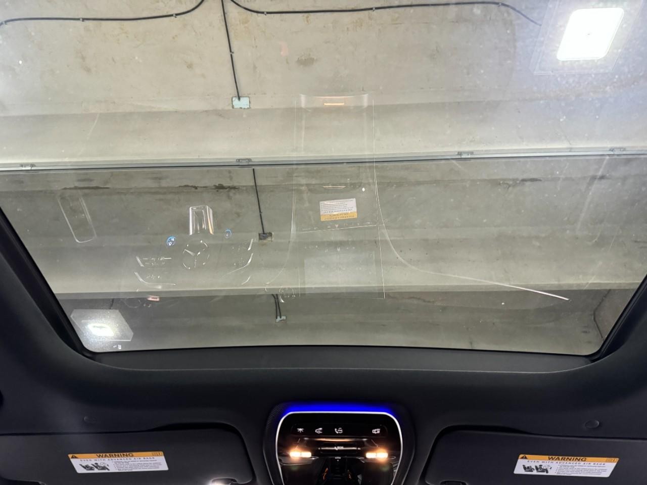 Mercedes-Benz GLC Vehicle Full-screen Gallery Image 11