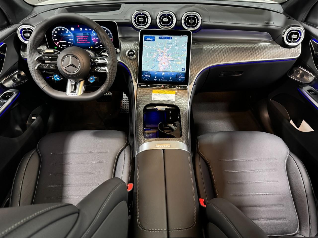 Mercedes-Benz GLC Vehicle Full-screen Gallery Image 12