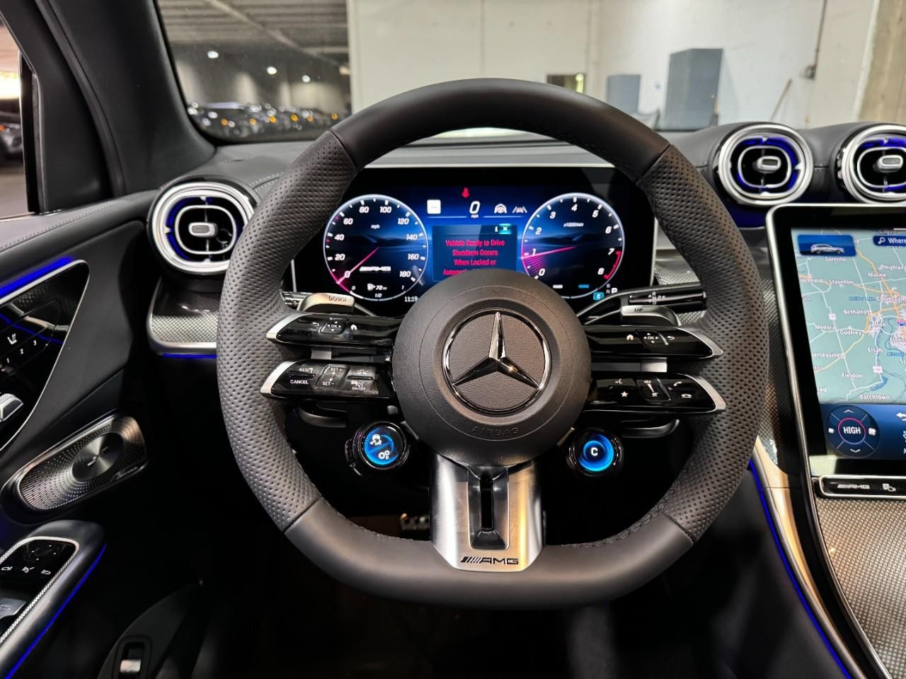 Mercedes-Benz GLC Vehicle Full-screen Gallery Image 13