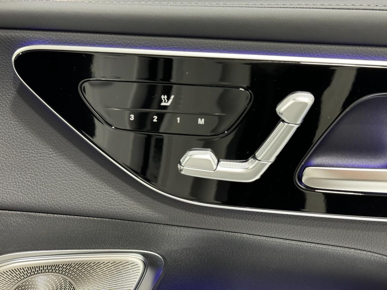 Mercedes-Benz GLC Vehicle Full-screen Gallery Image 19