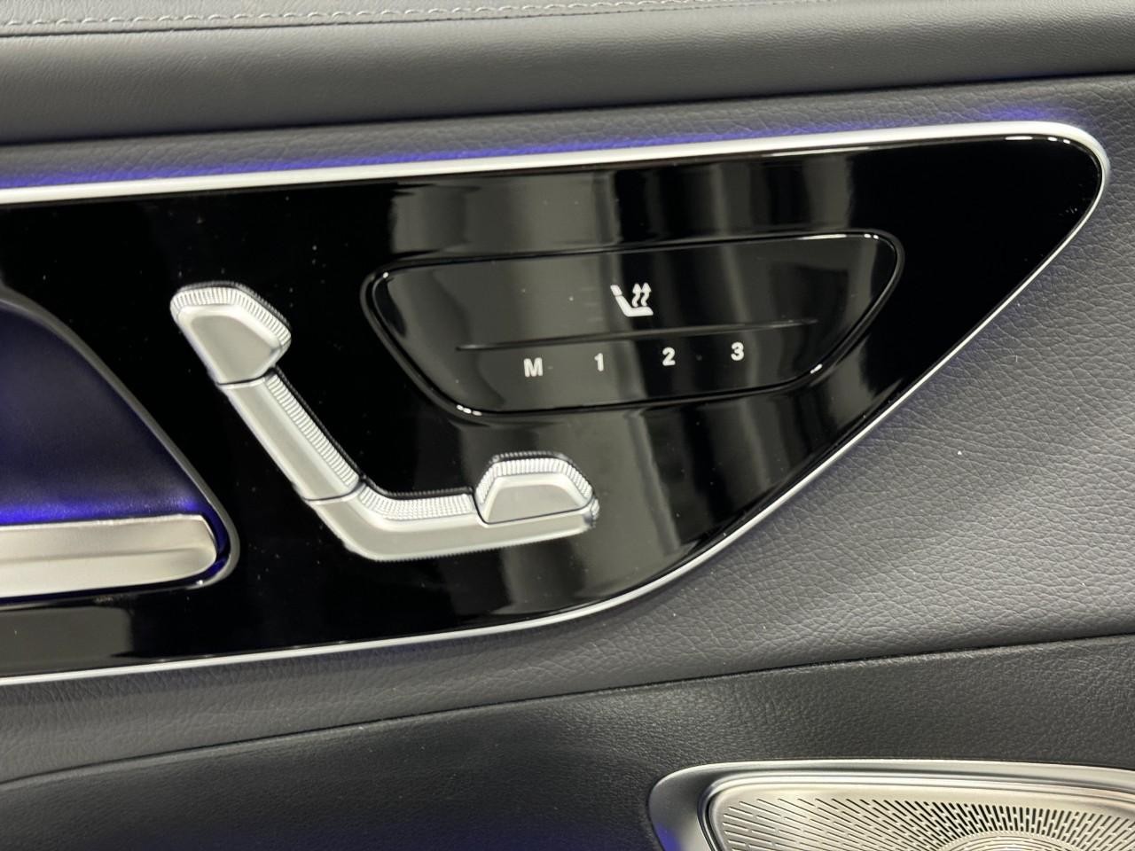 Mercedes-Benz GLC Vehicle Full-screen Gallery Image 22