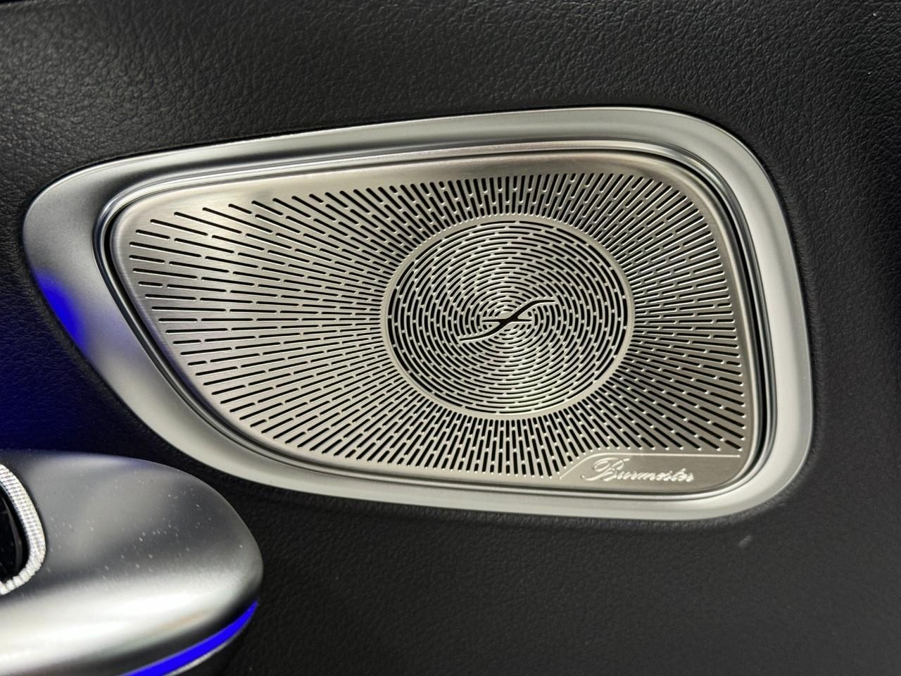 Mercedes-Benz GLC Vehicle Full-screen Gallery Image 25