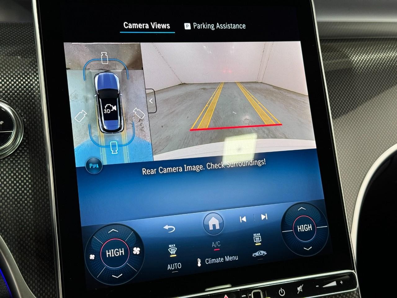 Mercedes-Benz GLC Vehicle Full-screen Gallery Image 35