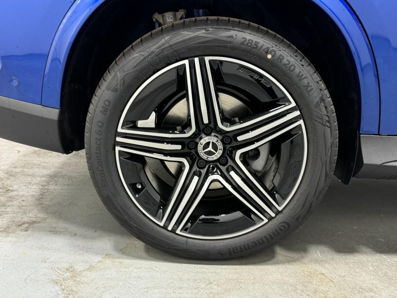 Mercedes-Benz GLC Vehicle Full-screen Gallery Image 5