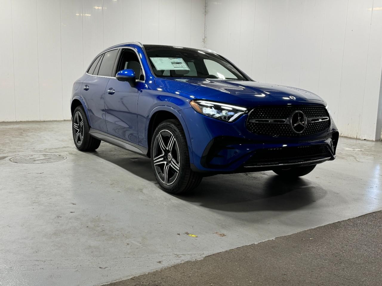 Mercedes-Benz GLC Vehicle Full-screen Gallery Image 6