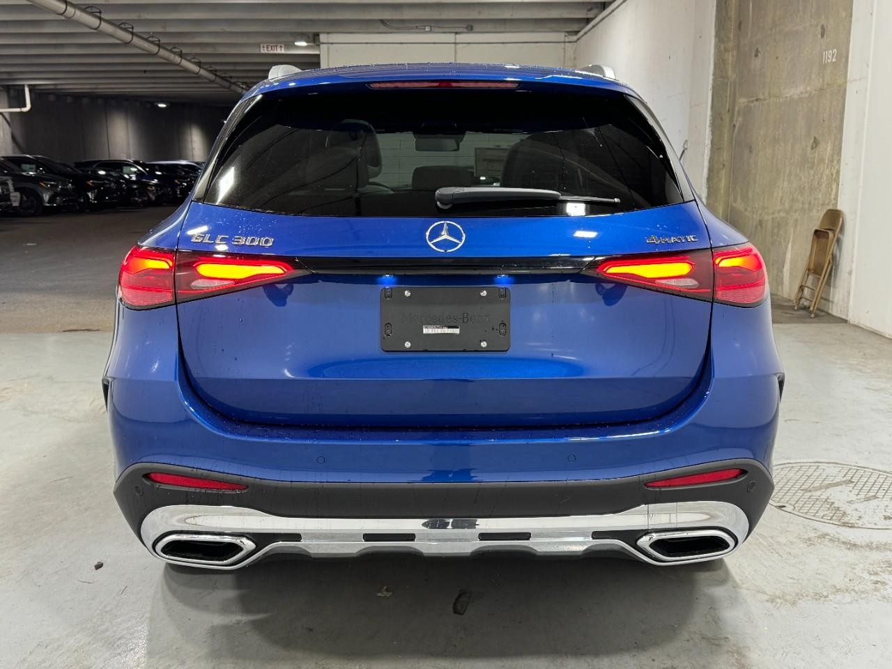 Mercedes-Benz GLC Vehicle Full-screen Gallery Image 9