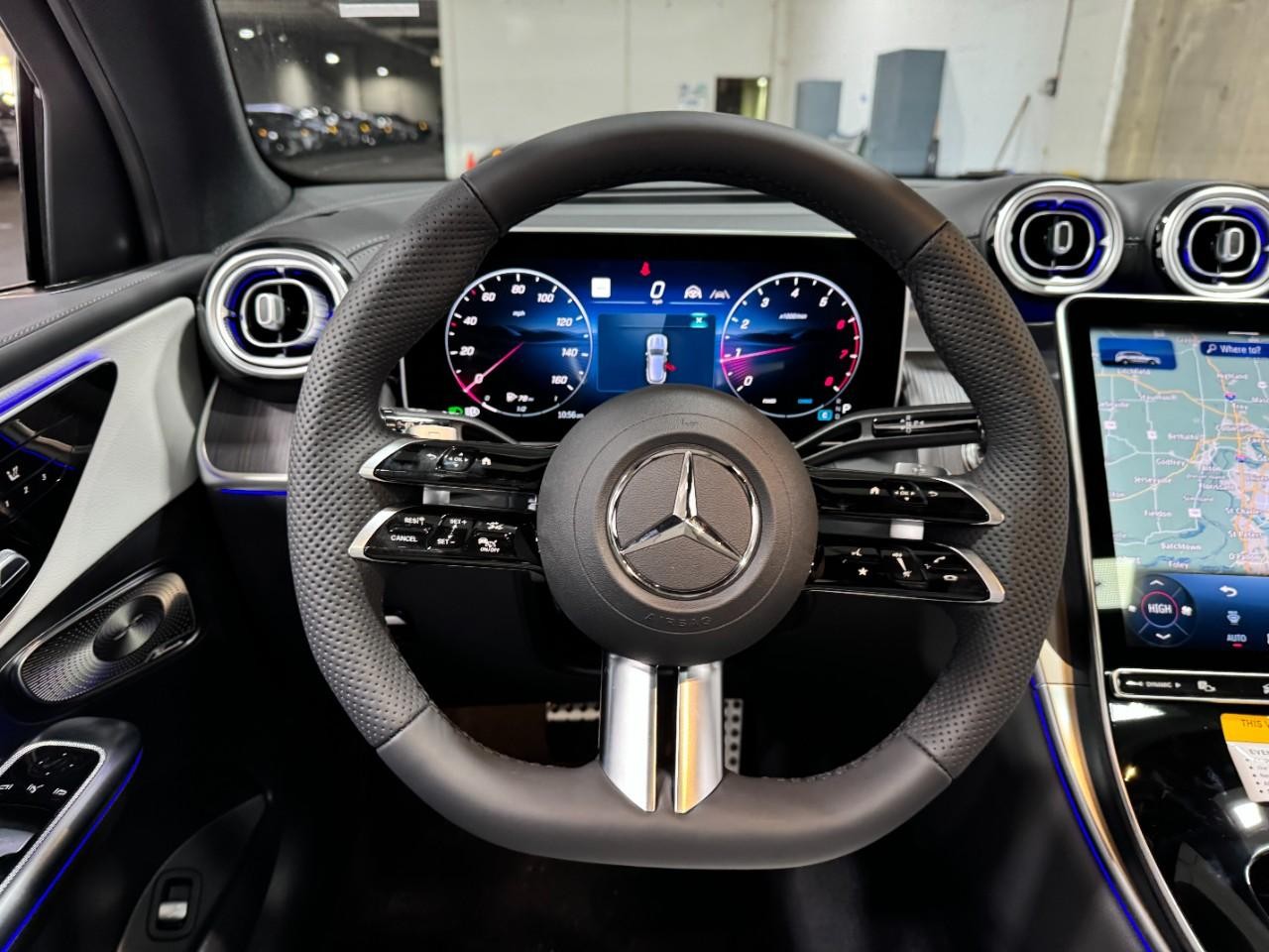 Mercedes-Benz GLC Vehicle Full-screen Gallery Image 13