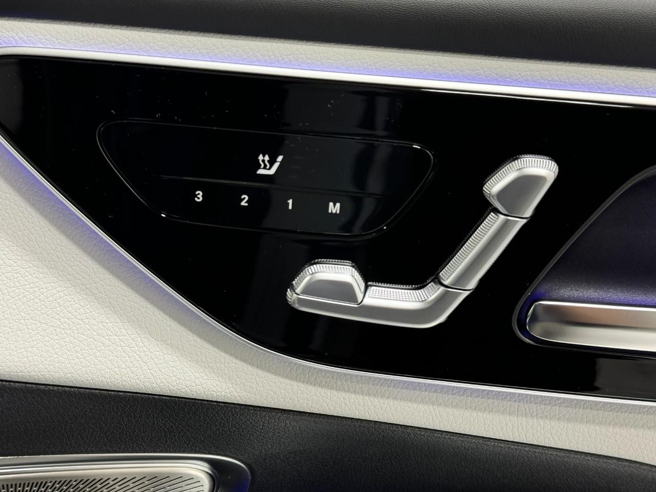 Mercedes-Benz GLC Vehicle Full-screen Gallery Image 19