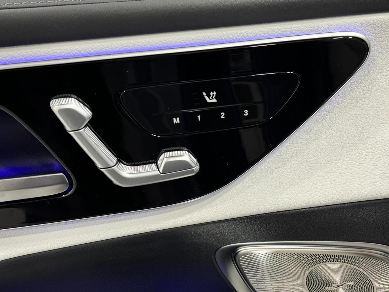 Mercedes-Benz GLC Vehicle Full-screen Gallery Image 22