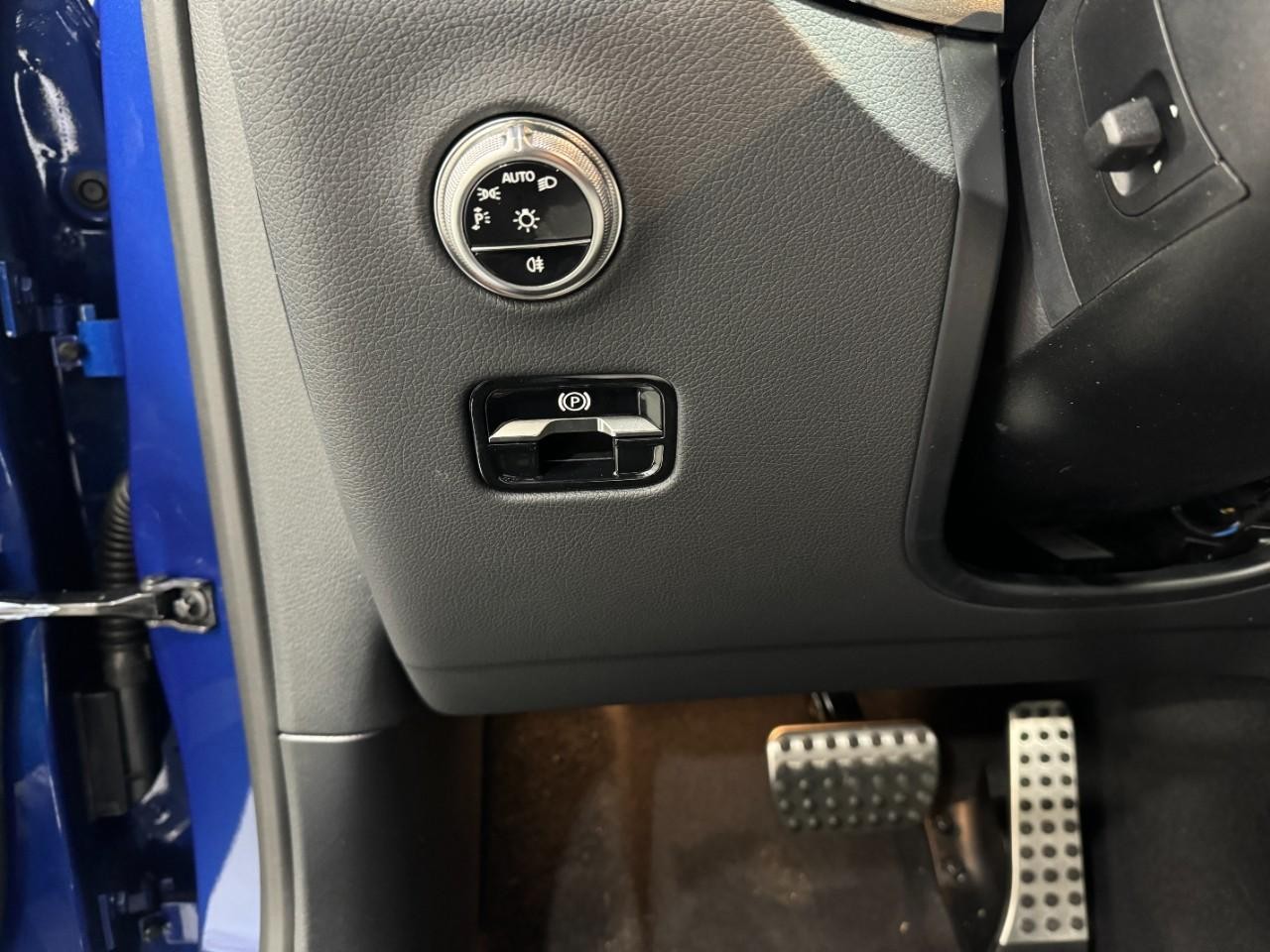 Mercedes-Benz GLC Vehicle Full-screen Gallery Image 30