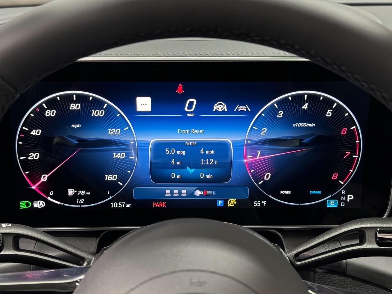 Mercedes-Benz GLC Vehicle Full-screen Gallery Image 33