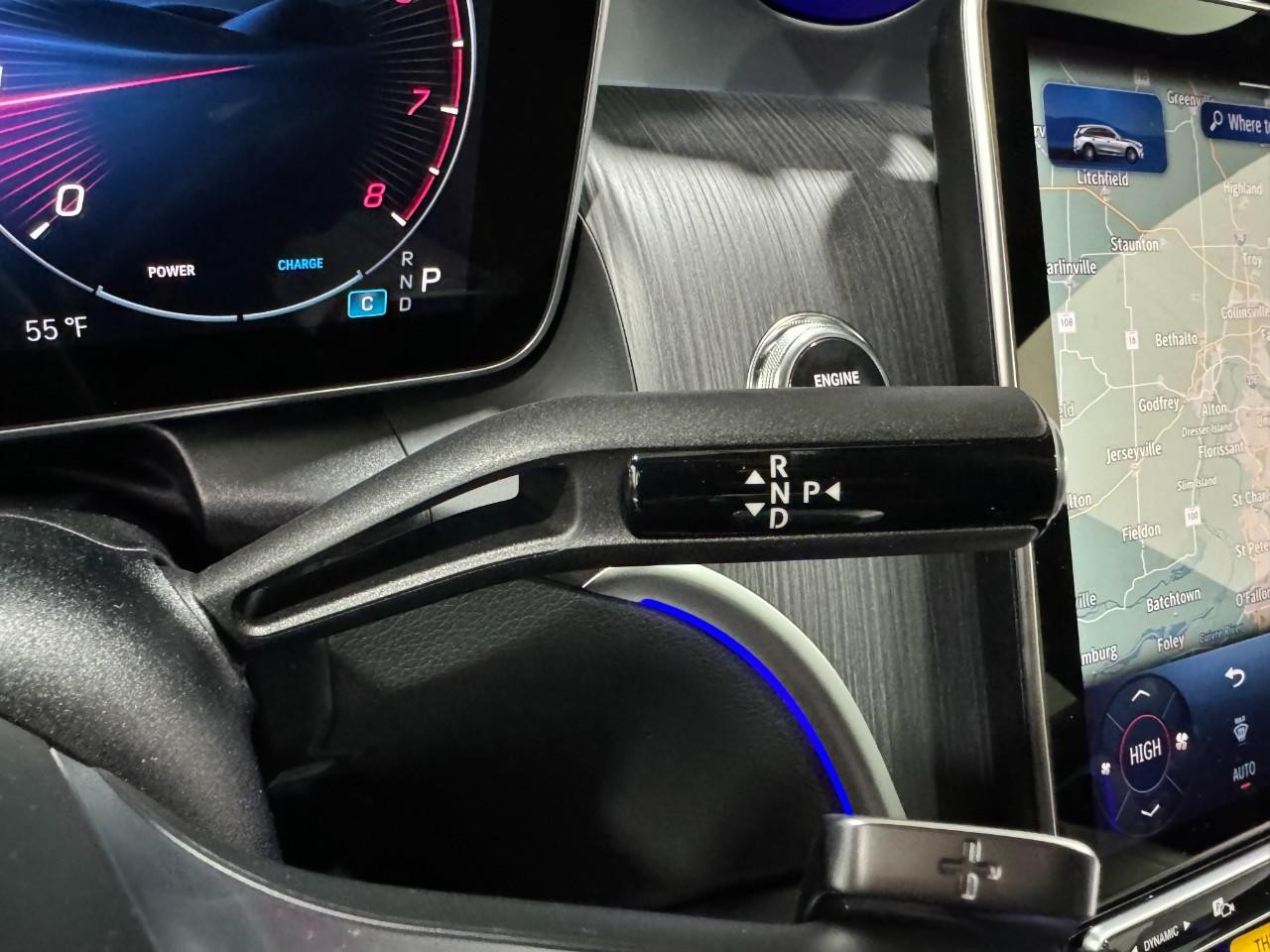 Mercedes-Benz GLC Vehicle Full-screen Gallery Image 34