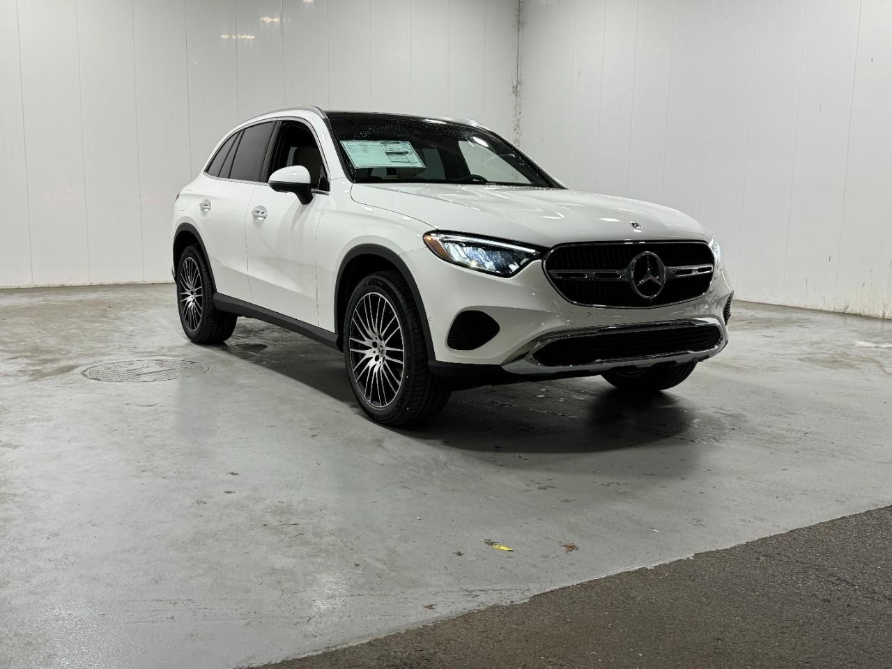 Mercedes-Benz GLC Vehicle Full-screen Gallery Image 6