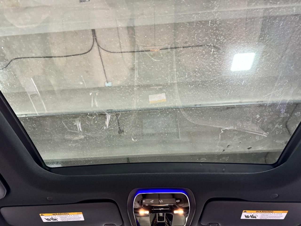 Mercedes-Benz GLC Vehicle Full-screen Gallery Image 11