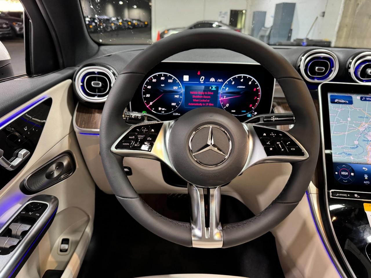 Mercedes-Benz GLC Vehicle Full-screen Gallery Image 13