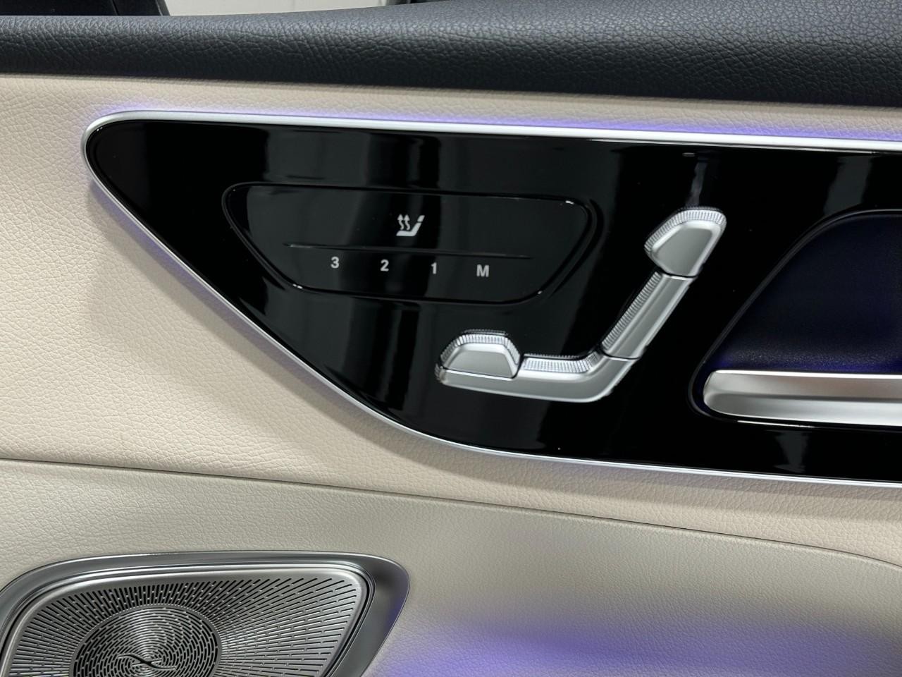 Mercedes-Benz GLC Vehicle Full-screen Gallery Image 19