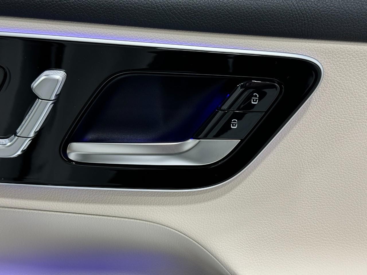 Mercedes-Benz GLC Vehicle Full-screen Gallery Image 20