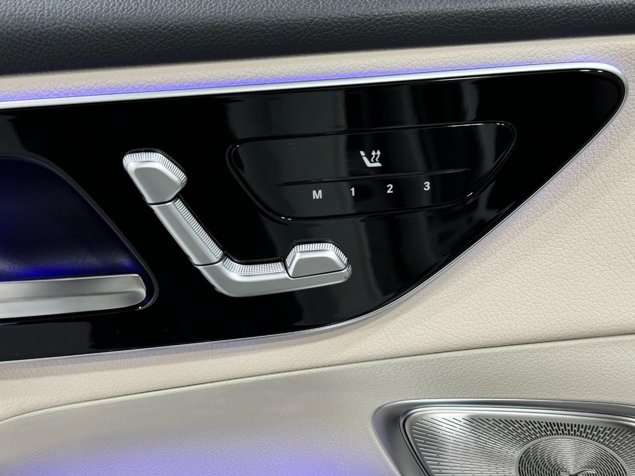 Mercedes-Benz GLC Vehicle Full-screen Gallery Image 22