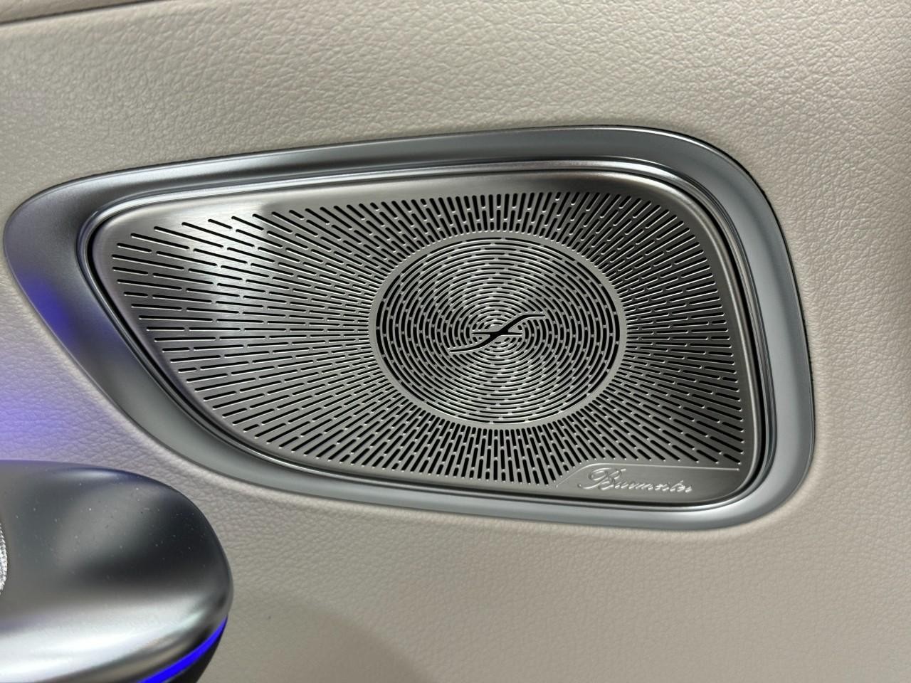 Mercedes-Benz GLC Vehicle Full-screen Gallery Image 25