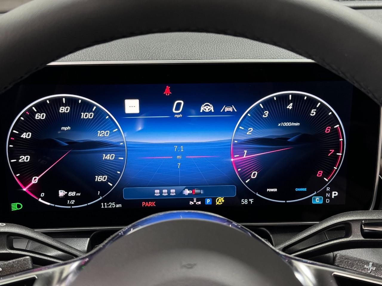 Mercedes-Benz GLC Vehicle Full-screen Gallery Image 33