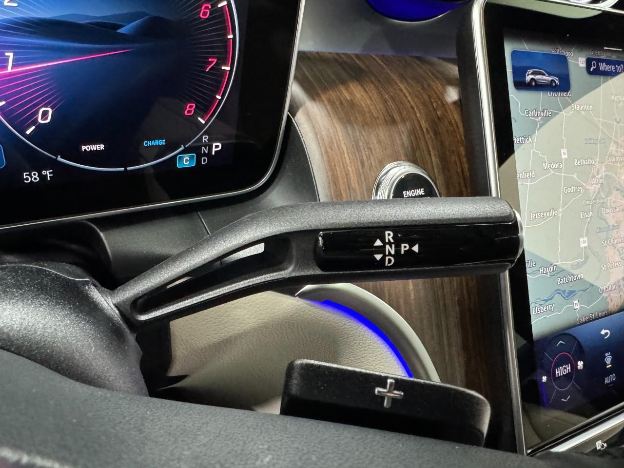 Mercedes-Benz GLC Vehicle Full-screen Gallery Image 34