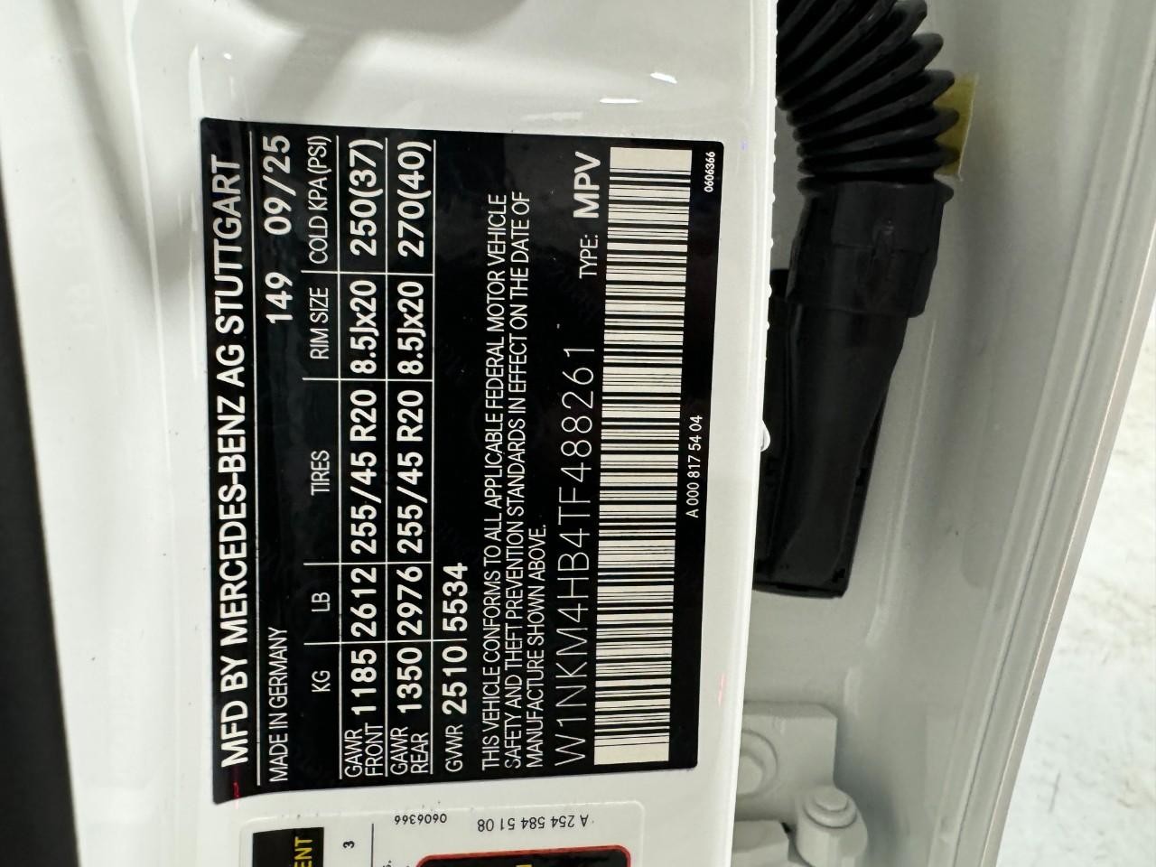 Mercedes-Benz GLC Vehicle Full-screen Gallery Image 36